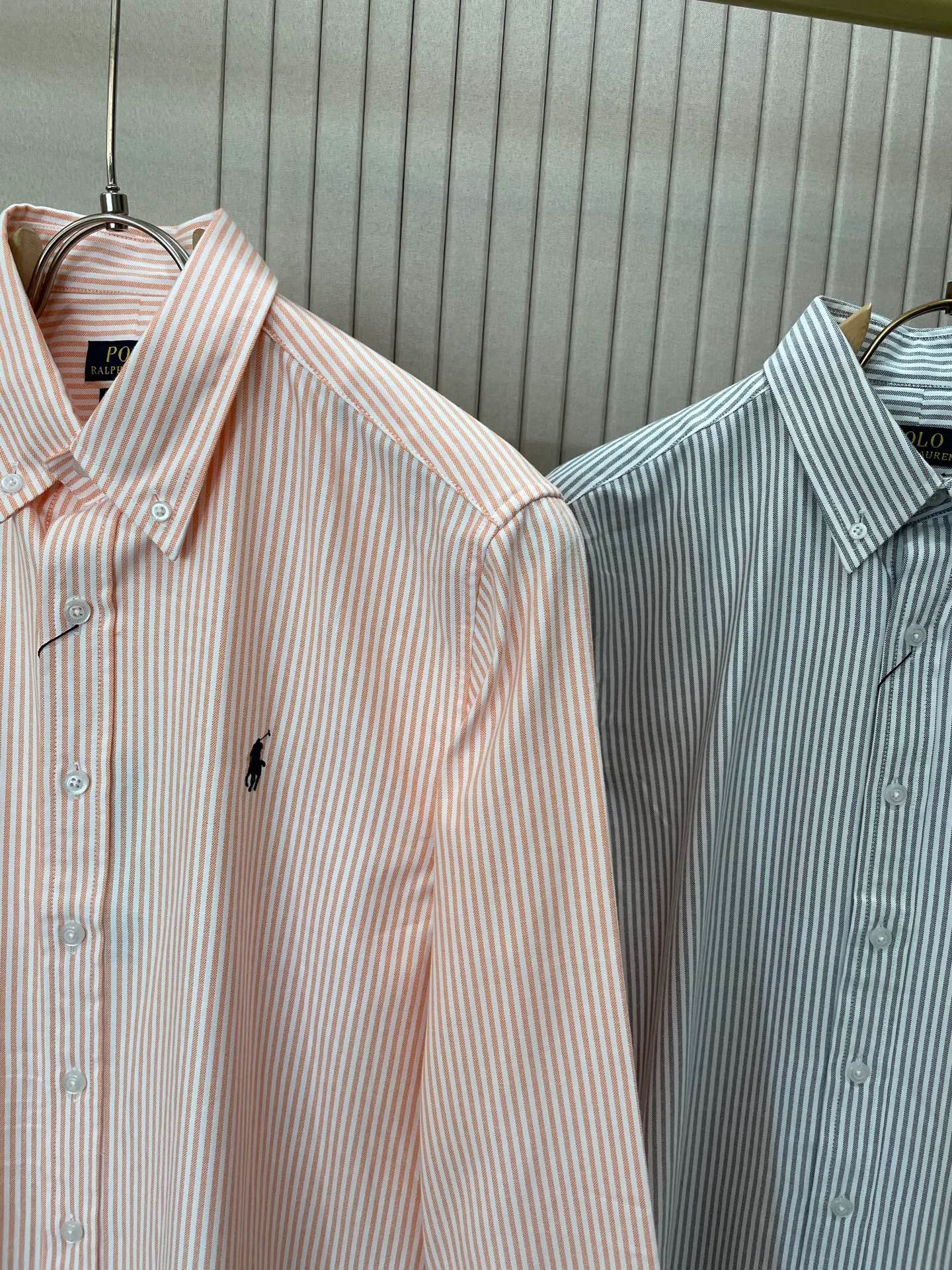 P220 🌸🌸🌸 POLO Ralph Lauren [High Quality] Classic shirt! The classic casual shirt made of pure cotton Oxford cloth has a unique design. It has a simple, clean and classic silhouette design. It is a versatile style that can be switched at will. The fabric feels soft and delicate, highly breathable, and is close to the skin and comfortable to wear. It can be worn alone as an inner layer. Its versatile performance is beyond your imagination! The upper body of the ready-to-wear is simple and classic yet elegant! Size:M-XXL